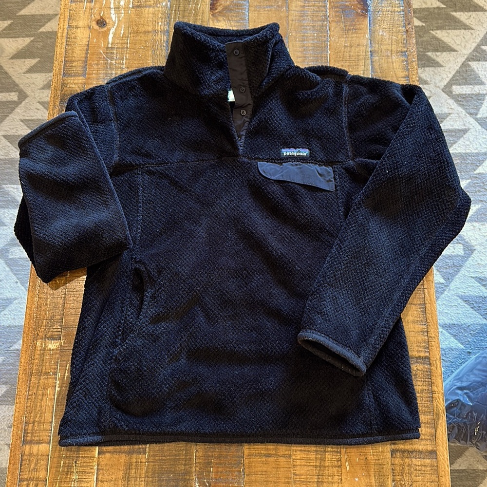 PATAGONIA- Women’s Black pullover fleece size M